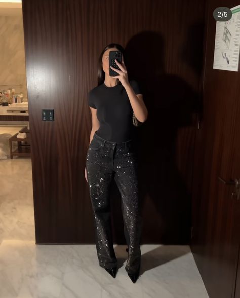 Night Out Outfit Trousers, Going Out Outfits Dancing, All Black Outfit For Birthday Dinner, Going Out Outfits Vegas, Modest Nye Outfit, Cool Girl Nye Outfit, Outfits For Fancy Restaurant, Edgy Nye Outfit, Las Vegas New Years Eve Outfit