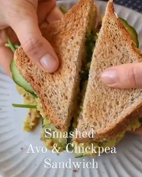 Chickpea And Avocado, Vegan Lunch Recipe, Avocado Sandwich Recipes, Seeded Bread, Chickpea Sandwich, Avocado Sandwich, Healthy Plant Based Recipes, Cheap Easy Meals, Plant Based Cookbook