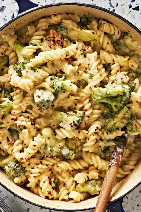 One-Pot Broccoli Cheese Pasta Broccoli Cheese Pasta, Broccoli Pasta Recipe, Cheese Pasta Recipes, Halloween Food Dinner, Broccoli Pasta, One Dish Dinners, One Pot Dinner, Broccoli Cheese, Broccoli Recipes