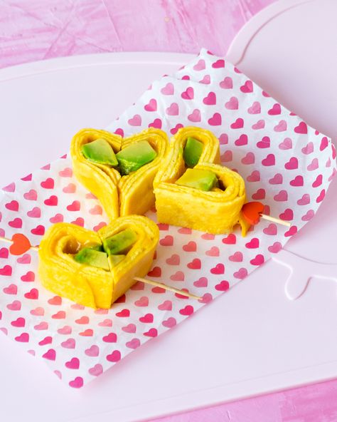 Korean-style rolled omelette shaped into a heart - White Blank Space Yummy Egg Recipes, Rolled Omelette, Pretty Ribbon, White Blank, Blank Space, Breakfast Breads, Valentine Special, Free Range, Omelet