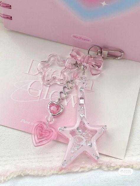 Soft Aesthetic Fashion, Keychain Coquette, Keychains Aesthetic, Aesthetic Keychain, Keychain Aesthetic, Keychain Pink, Pink Keychain, Baby Pink Aesthetic, Bead Charms Diy