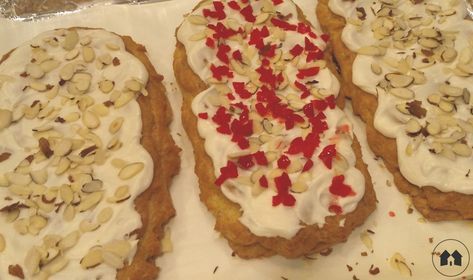 Vintage Betty Crocker recipe - Danish Almond Puff Pastry. SO SIMPLE & ELEGANT ... perfect for any time of year! Almond Puff Pastry, Christmas Danish, Danish Puff, Almond Puff, Christmas Homeschool, Vintage Betty Crocker, Betty Crocker Cookbook, Breakfast Pastry, Puff Pastry Desserts