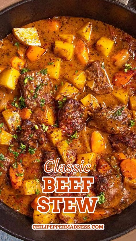 Classic Beef Stew in a skillet Classic Beef Stew Recipe, Best Beef Stew Recipe, Homemade Beef Stew Recipes, Beef Stew Meat Recipes, Classic Beef Stew, Resepi Biskut, Crockpot Recipes Beef Stew, Easy Beef Stew, Homemade Beef Stew