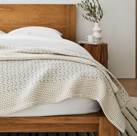 🛏️✨ San Diego, ready to revamp your summer style with some Mid-Century Modern magic? 🌞 Check out this awesome article from Atomic Ranch featuring stunning MCM summer bedding ideas that are both chic and cozy. Perfect for buyers, sellers, investors, and future homeowners looking to refresh their space! 🏡💫 Read the full article here: MCM Summer Bedding: Colorful Comforters and Throws - Atomic Ranch https://www.atomic-ranch.com/home-decor/mcm-summer-bedding/ DM Cathyann Josefosky CalRE 0192150... Herringbone Blanket, West Elm, Herringbone, Rug, Pillows, Bedroom, Bed, White