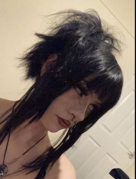 Alt Aesthetic Hair, Goth Messy Bun, Straight Hair Styles With Bangs, Emo Hair With Bangs, Alt Ponytail, How To Style Emo Hair, Goth Hair Updo, Alternative Hairstyles Black Women, Alt Long Hairstyles