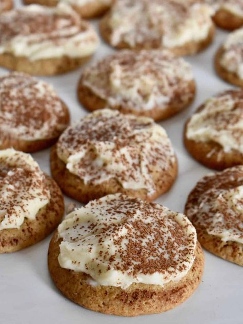 Tiramisu Cookies have all of those classic tiramisu flavors you love in a soft frosted cookie! This unique cookie is topped with a delicious mascarpone frosting and is perfect for any occasion! Tiramisu Cookie Cups, Tiramisu Cookies Recipe, Baking Recipes Desserts Easy, Baking Recipes Aesthetic, Baking Recipes Easy, Recipes Aesthetic, Tiramisu Cookies, Aesthetic Baking, Classic Tiramisu