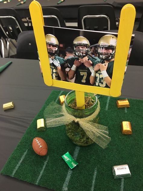 Football Banquet Centerpieces, Senior Night Football, Football Centerpieces, Banquet Centerpieces, Cheer Banquet, Football Banquet, Football Party Decorations, Sports Banquet, Football Crafts