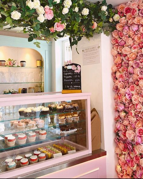 #dessert #aesthetic #rose #cupcakes #london #pink Cupcakes Pink Aesthetic, Flower Shop With Bakery, Cute Bakery Aesthetic Pink, Cupcake Shop Aesthetic, Bakery Girl Aesthetic, Sweet Treats Aesthetic, Pink Bakery Aesthetic, Cupcake Shop Interior, Cute Bakery Aesthetic