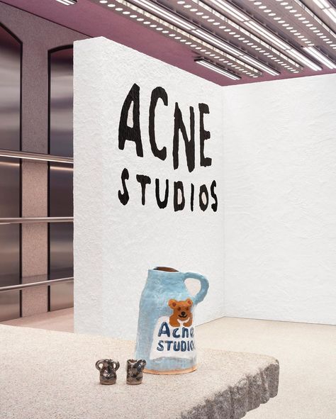 Acne Studios on Instagram: “To celebrate the #AcneStudios collaboration with artist @GrantLevyLucero, 40 silver sculptures created by Grant were unveiled yesterday at…” Grid Ideas, Storefront Design, Acne Studio, Exhibition Display, Retail Interior, Store Interior, Environmental Graphics, Signage Design, Display Design