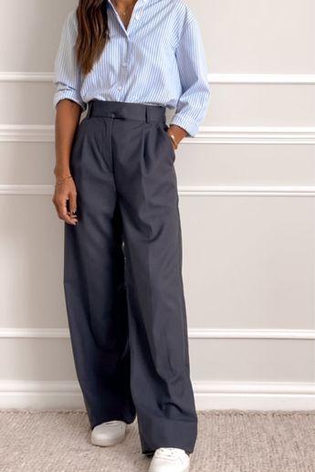 Neeta Starling, Trouser Outfit Ideas Women, Oxford Shirt Outfit, Wide Leg Trousers Outfit, Grey Pants Outfit, Outfit Links, Wide Leg Jeans Outfit, Oxford Shirts, Trouser Outfits