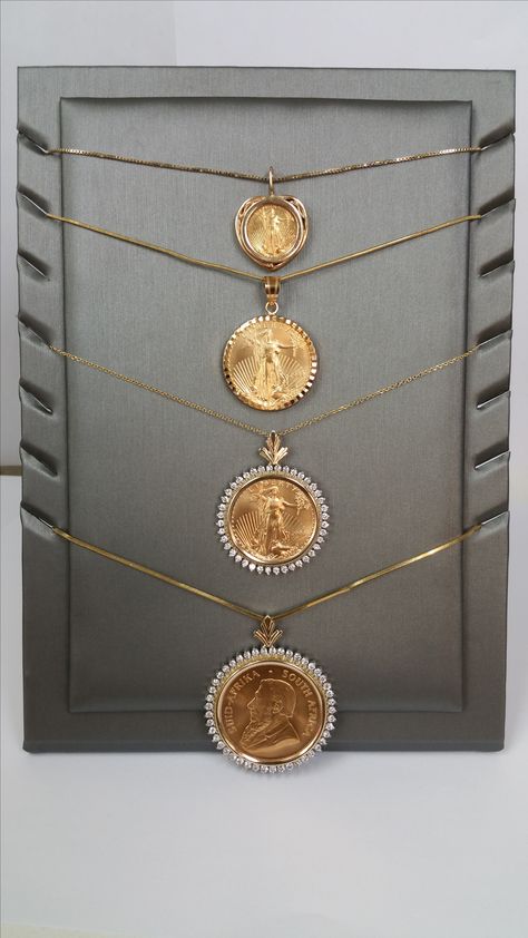 Gold Coin Jewelry Necklace Set, Gold Coin Frame, Gold Coin Necklace Design, Gold Coin Pendant Designs, Gold Coin Jewelry Indian, Ginni Pendant Design Diamond, Coin Necklace Gold, Coin Necklace Gold Indian, Gold Coin Pendant Jewelry