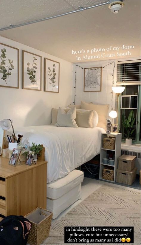 Modern Dorm Room, Single Dorm Room, White Dorm Room, Dorm Room Layouts, College Dorm Room Inspiration, Dream Dorm Room, Cozy Dorm Room, Dorm Room Styles, Dorm Design