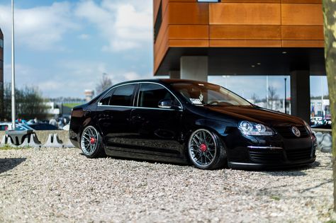 Jetta MK5 | por Jonathan Sermon Jetta Volkswagen, Vw Gli, Jetta A4, Custom Wheels Cars, Volkswagen Golf Mk1, Jetta Mk5, Double U, Volkswagen Cc, Jetta A2