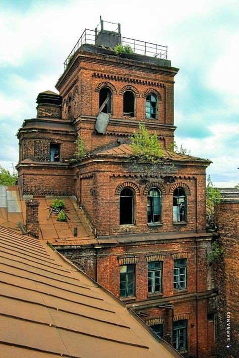 Old World Architecture, European Buildings Architecture, Cool Buildings Architecture, Old Architecture Photography, 1940s Architecture, Old Buildings Architecture, Library Exterior, Buildings Aesthetic, Simple Architecture