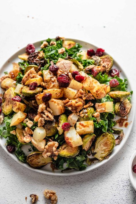 Roasted Potato Kale Salad with Balsamic Dressing {Vegan Recipe} Mspi Diet, Potato Kale Salad, Retreat Food, Warm Kale Salad, Roasted Chickpea Salad, Baked Tempeh, Roasted Potato Salads, Salad With Balsamic Dressing, Edamame Salad