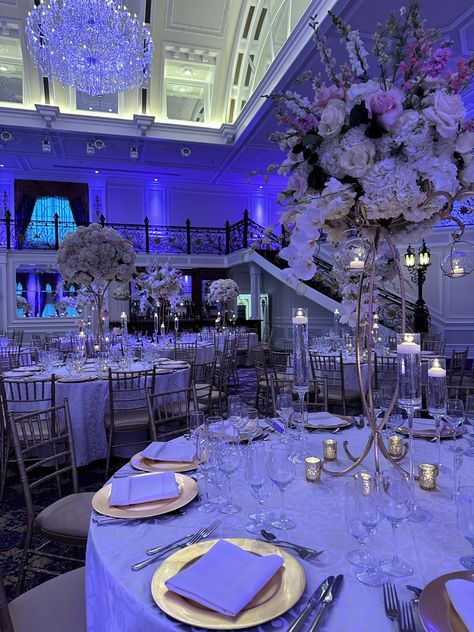 Met Gala Quince Theme, Debut Blue Theme Ideas, Xv Venue Ideas, Royalty 15 Theme, Sapphire Quinceanera Decor, Ball Room Quince Theme, Quinceanera Tables Set Up, Quinceanera Midnight Theme, Blue Quinceanera Venue Ideas