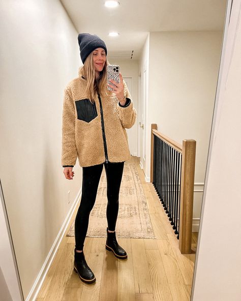 Fashion Jackson Winter, Mountain Outfit Fall, Fall Mountain Outfit, Mountain Outfit Winter, Outdoor Winter Outfit, Ski Resort Outfit, Jackson Hole Winter, Winter Vacation Outfits, Mountain Fashion