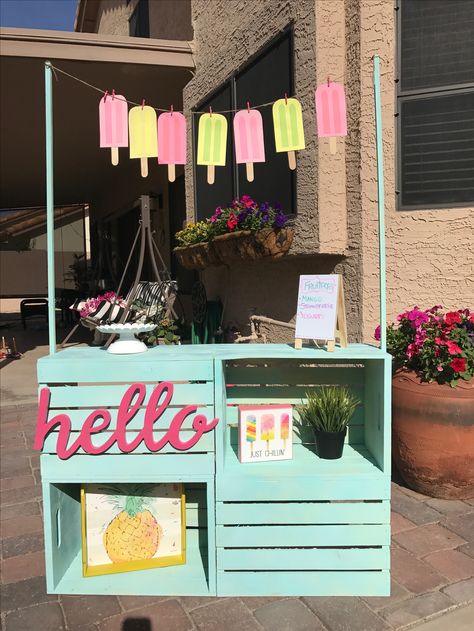 Popsicle Bar Party, Diy Popsicle Stand, Summer Stand Ideas, Summer Booth Ideas, Popsicle Stand Ideas, Outdoor Ideas On A Budget, Cute Lemonade Stand Ideas, Ice Cream Stand Diy, Diy Food Stand