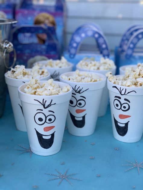 Frozen Themed Food, Frozen Birthday Party Food, Frozen 3rd Birthday, Frozen Party Games, Frozen Birthday Party Decorations, Kids Party Snacks, Olaf Birthday, 4de Verjaardag, Themed Snacks