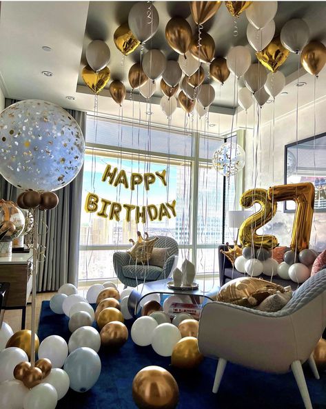 Happy Birthday Hotel Room Decor, Birthday Set Up Ideas For Him, 27th Birthday Decorations, Birthday Decor For Him, Birthday Room Surprise, Birthday Decoration Ideas At Home, 25 Birthday Decorations, Hotel Room Decoration, Hotel Birthday