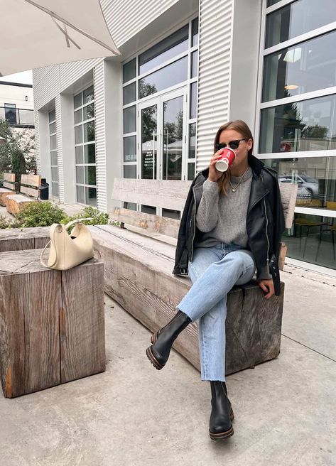 How to Wear Chelsea Boots with Jeans: A 2024 Guide For Women Black Chelsea Boots Outfit, Chelsea Boots With Jeans, How To Style Chelsea Boots, Chelsea Boot Outfits Women, Chelsea Boots Outfit, Styling Chelsea Boots, Chelsea Boots Style, Stylish Leather Jacket, Thanksgiving Outfit Ideas