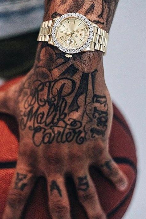 Men With Tattoos, Hand Tatts, Jordan Clothing, 90s Womens Fashion Hip Hop, Hand Tatto, Wealthy Lifestyle Luxury, Barber Style, Small Finger Tattoos, Finger Tats