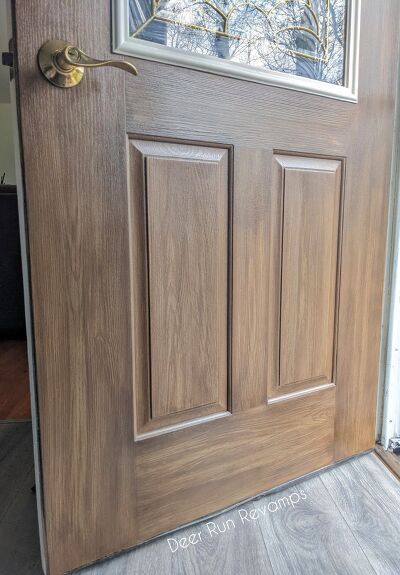 I've always wanted a stained wood door, but my goodness are they expensive! And, our door was already in really good condition, so we definitely NEED a new one!To get the look that I really wanted without having to spend much, I turned to Retique It, a liquid wood product that you paint on and then stain.*You can find all of the products used in this tutorial in our Etsy shop which we've linked towards the end of the tutorial.*Time listed is for work time only, does not include dry tim… Wood Door Paint Ideas, Painting Steel Door To Look Like Wood, How To Make A Front Door Look Like Wood, Wood Look Exterior Door, Wood Look Door Paint, Stain Metal Door To Look Like Wood, Faux Wood Metal Door, Painting Metal Door To Look Like Wood, Paint A Front Door To Look Like Wood