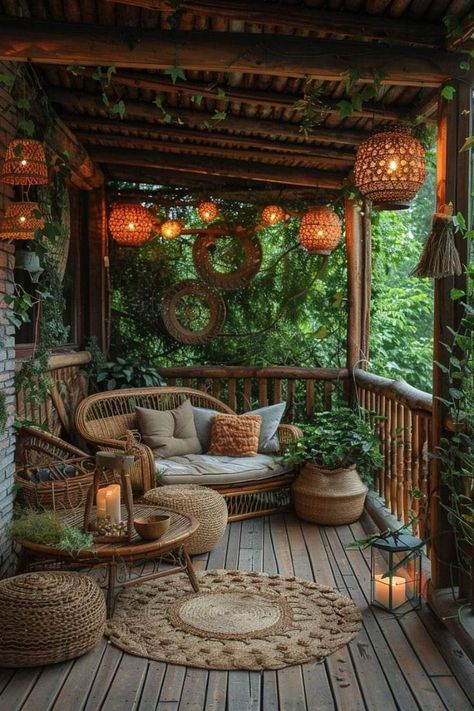 Boho Garden Furniture, Tulum Garden, Cozy Deck, Boho Balcony Ideas, Boho Balcony, Screened Porch Decorating, Black Cactus, Boho Patio, Boho Outdoor