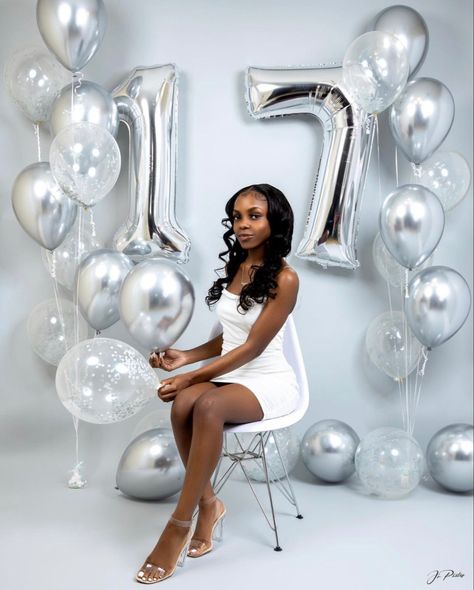 Michaela Amari, 17th Birthday Wishes, Sweet 16 Outfits, Birthday Photoshoot Ideas, Seventeenth Birthday, Sweet Sixteen Birthday Party Ideas, 17th Birthday Ideas, Birthday Pins, Cute Birthday Outfits