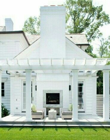 Modern Farmhouse Exterior Design, White Pergola, Farmhouse Exterior Design, Modern Colonial, Diy Napkins, Exterior Design Ideas, Pergola Design, Modern Farmhouse Exterior, Traditional Exterior