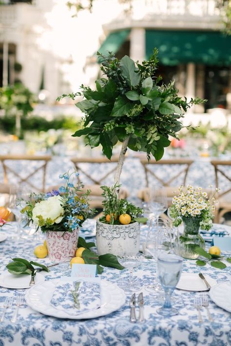 Provence Themed Wedding, Pattern Table Cloth Wedding, Summer Supper, Sangeet Decor, Al Fresco Wedding, Italian Inspired Wedding, Summer Wedding Cakes, Mediterranean Wedding, French Baby