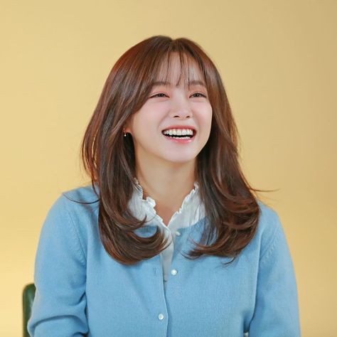 Kim Sejeong Haircut, Shin Hari, Kdrama Hairstyles Women, Korean Haircut, Light Blue Hair, Korean Short Hair, Hair Inspiration Long, Layered Haircuts For Medium Hair, Bangs With Medium Hair