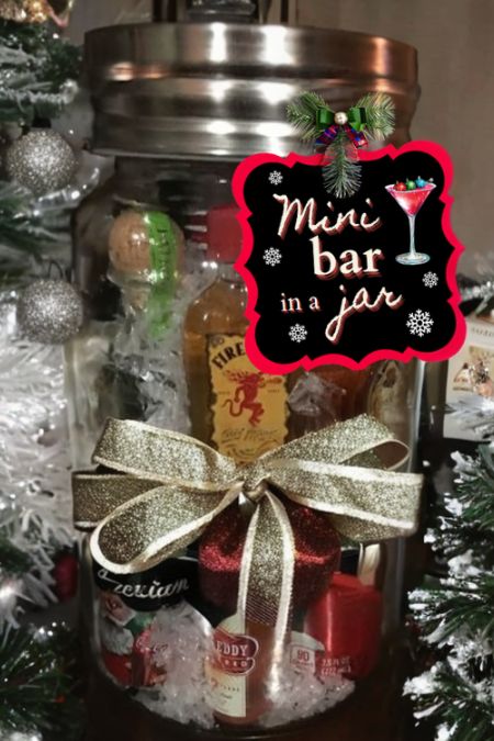 Mini Bar in a Jar Diy Mini Bar In A Jar Gift Ideas, Minibar In A Jar, Gifts With Mini Liquor Bottles, Beverage Gift Ideas, Mini Bar In A Jar Gift Ideas, Cute Diy Christmas Gifts For Coworkers, Diy Boozy Christmas Gifts, Bar In A Jar Gift Ideas Christmas, Mini Christmas Gifts For Coworkers