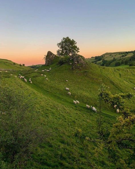 Peak District Aesthetic, Sarah Aesthetic, Peak District England, Castle Landscape, Norman Castle, Make Yourself Happy, Selfcare Skincare, Luxurious Lifestyle, Shoes Model