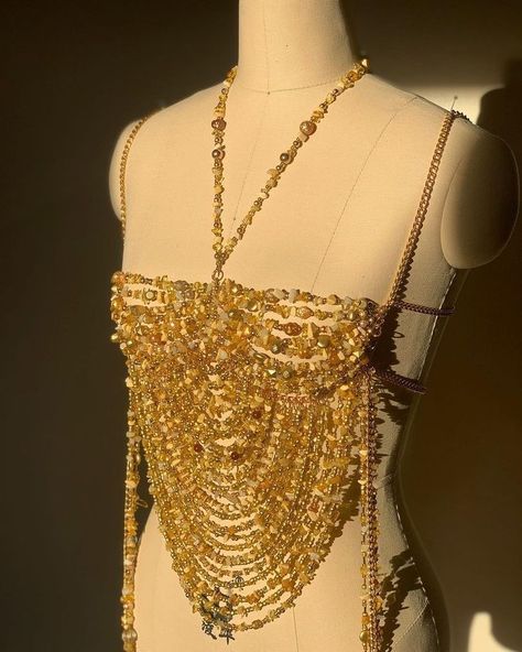 Golden Chain Dress, Beaded Bra Outfit, Bead Bra, Crystal Bra, Diy Clothes Design, Diy Fashion Clothing, Looks Party, Fashion Project, Beaded Top