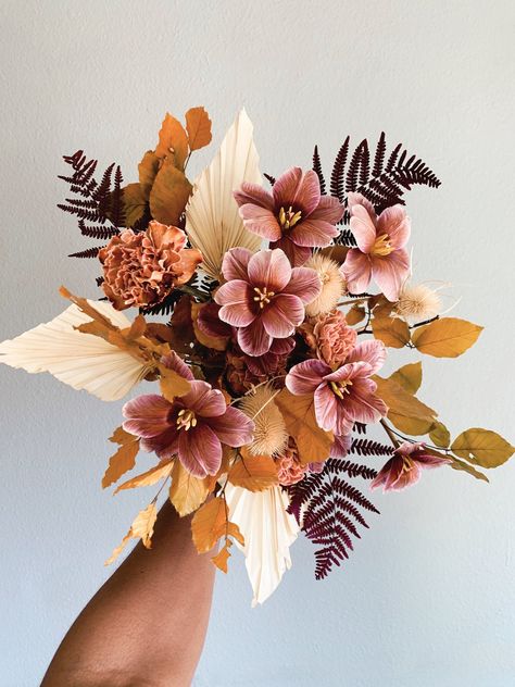 Fall Flower Arrangements, Cat Air, Winter Flowers, Bouquet Of Flowers, Arte Floral, Fall Floral, Fall Flowers, Design Floral, Pretty Flowers