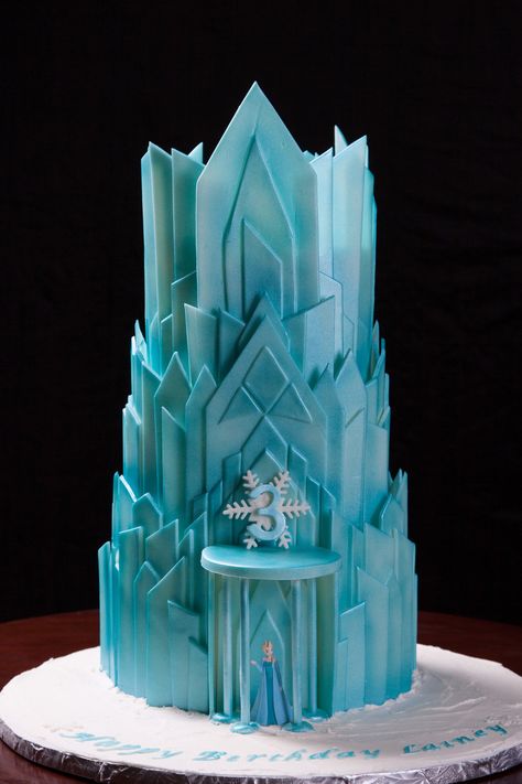 Elsa's Ice Castle - 3Rd Birthday Cake  on Cake Central Elsa Castle Cake, Ice Castle Cake, Cakes Decoration Ideas, Torte Frozen, Decoration Ideas For Birthday, Frozen Castle Cake, 7 Inch Cake, Castle Cakes, Frozen Birthday Party Cake