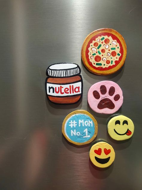 DM to order📩…Shipping PAN India🇮🇳 Fridge Magnets Drawing, Fridge Magnets Diy Mouldit, Creative Fridge Magnets, Clay Art Fridge Magnet, Moulded Clay Art Easy, Fridge Decoration Ideas Diy, Diy Fridge Magnets With Clay, How To Make Fridge Magnets, Mouldit Clay Ideas