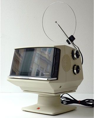 Alter Computer, Portable Tv, Old Technology, Vintage Television, Retro Gadgets, Old Computers, Vintage Tv, Bioshock, Retro Tv