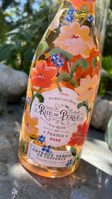 Paint On Champagne Bottle, Flower Painted Wine Bottles, Painted La Marca Bottle, Flower Painted Champagne Bottle, Customized Champagne Bottle, Painted Tequila Bottle, How To Paint Champagne Bottles, Painting Champagne Bottles, Painting On Wine Bottles