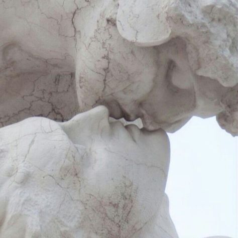 Statues Kissing, Kissing Aesthetic, Statues Aesthetic, Istoria Artei, Mass Effect, White Aesthetic, Art Sculpture, Greek Mythology, White Marble