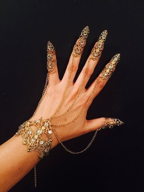 Claw Rings, Claw Bracelet, Couture Dior, Metal Glove, Nail Guards, Finger Bracelets, Hand Harness, Claw Ring, Hand Bracelet