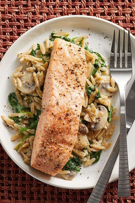 Orzo With Spinach, Easy Salmon Dinner, Gut Recipes, Dinner Salmon, Creamy Orzo, Quick Salmon, College Kitchen, Salmon Spinach, Healthy Dinner Recipe