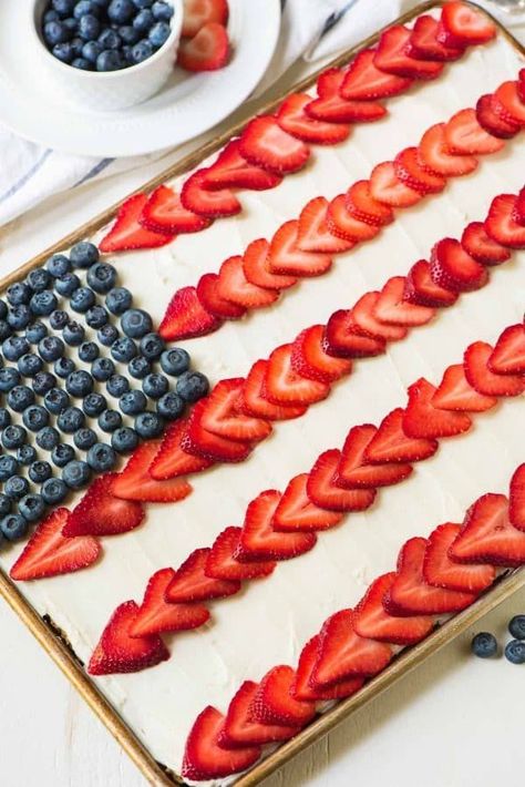 Yellow Sheet Cake, Flag Cake Recipe, American Flag Cake, Memorial Day Foods, Fourth Of July Cakes, Flag Cake, Patriotic Desserts, 4th Of July Cake, Blue Desserts