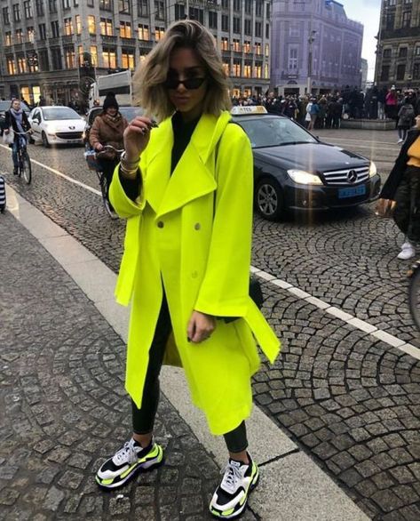 6 Trench Coats We're Loving For Fall Ropa Color Neon, Sagittarius Sun, Fall Fashion Coats, Neon Outfits, Winter Fashion Coats, Neon Fashion, Fashion Life, Looks Street Style, Street Style Winter