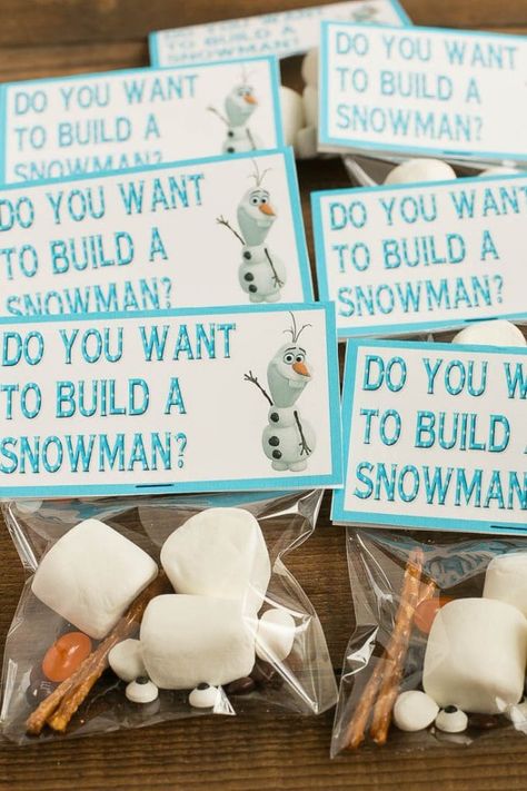 How to plan an amazing frozen birthday party without spending a ton of money. Ideas for decorations, food, activities and more! Winter Wonderland-party, Frozen 3rd Birthday, Frozen Birthday Party Decorations, Winter Wonderland Birthday Party, Elsa Birthday Party, Frozen Bday Party, Disney Frozen Birthday Party, Frozen Birthday Theme, Onederland Birthday Party