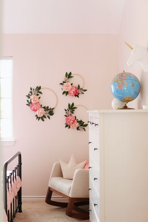 25 Bedroom Ideas Little Girls Will Absolutely Love — Sugar & Cloth Floral Bedroom Wall Decor, Floral Wall Decor Bedroom, Diy Pink Bedroom Decor, Girls Floral Bedroom Ideas, Home Decor Ideas Bedroom Wall Decorations Easy Diy, Diy Pink Wall Decor, Pink Floral Bedroom Ideas, Diy Wall Decor For Bedroom Easy, Diy Floral Wall Decor