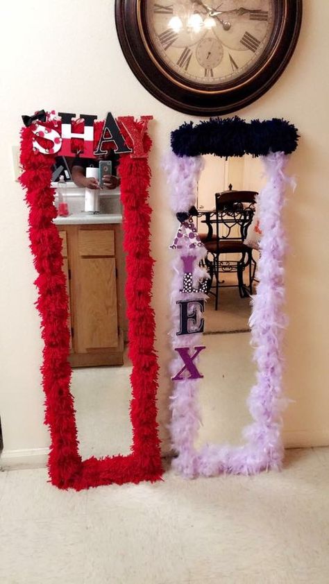 Mila Mirror, Mirror Diy Frame Ideas, Diy Frame Ideas, Espejos Aesthetic, Full Length Mirror Diy, Diy Floral Mirror, Decorated Mirrors, Wall Panels Ideas, Wall Mirror Ideas