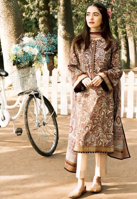 Lawn Dress Design, Pakistani Fashion Casual, Stylish Short Dresses, Pakistani Fancy Dresses, Pakistani Dresses Casual, Pakistani Fashion Party Wear, Beautiful Pakistani Dresses, Salwar Kamiz, Lawn Dress