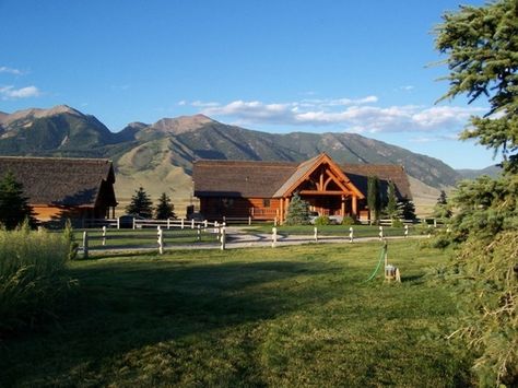 Work on a ranch in Montana! Bucketlist Montana Living, Dream Ranch, Ranches Living, Montana Ranch, Montana Homes, Ranches For Sale, House Dream, Home On The Range, Log Cabin Homes